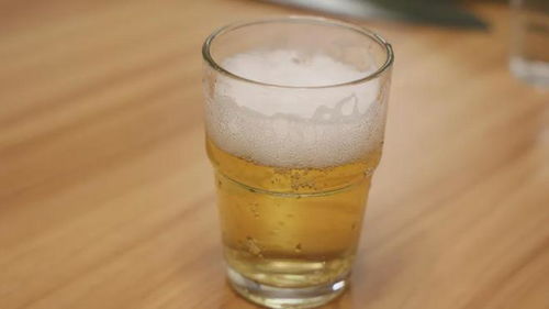 醫(yī)生提醒 三種易升高尿酸的飲品，不想痛風(fēng)臨門，平時(shí)最好少喝